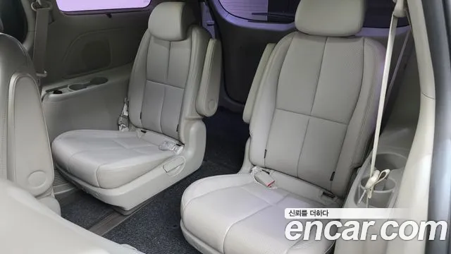 Kia Carnival 2018 thumb 11