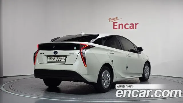 Toyota Prius 2018 thumb 2
