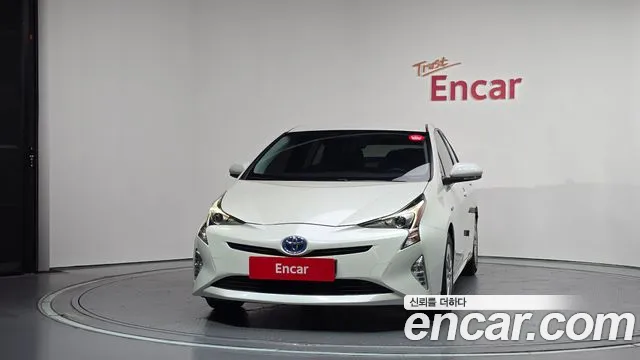 Toyota Prius 2018 thumb 3