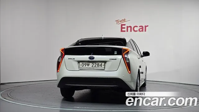 Toyota Prius 2018 thumb 4