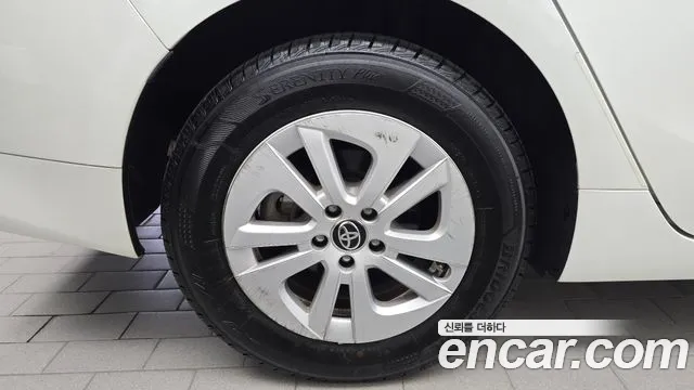 Toyota Prius 2018 thumb 5