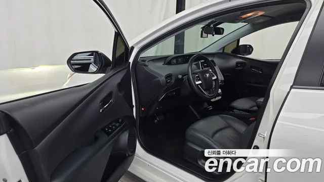 Toyota Prius 2018 thumb 10
