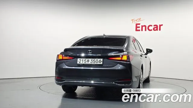 Lexus ES 2023 thumb 4