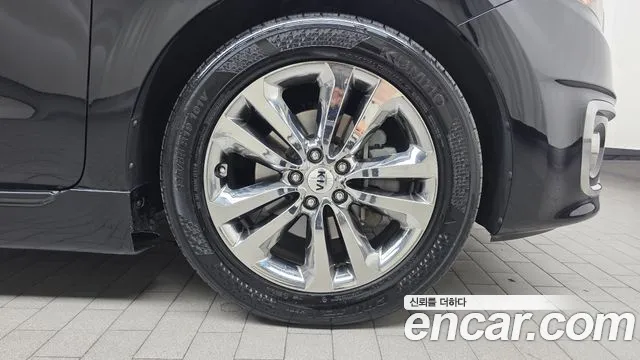 Kia Carnival 2015 thumb 5