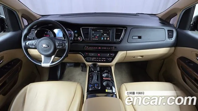 Kia Carnival 2015 thumb 7