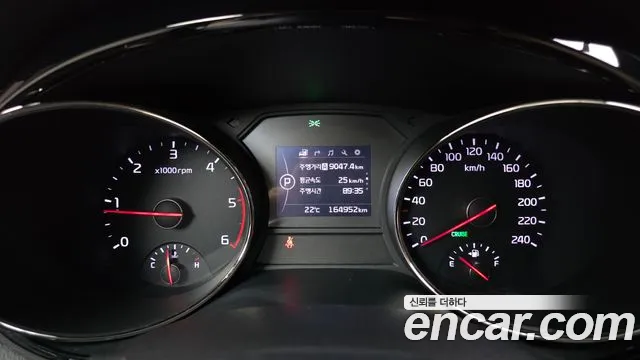 Kia Carnival 2015 thumb 8