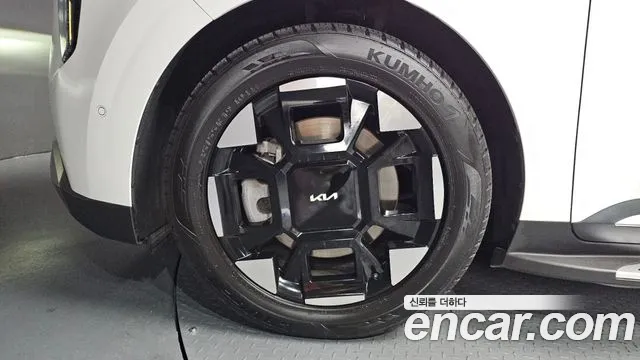 Kia Carnival 2024 thumb 4