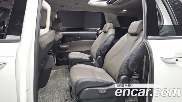 Kia Carnival 2024 thumb 11