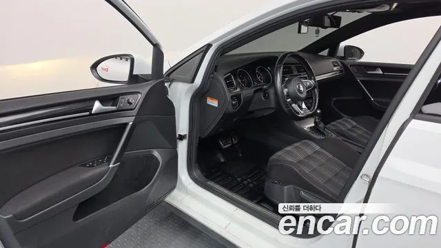 Volkswagen Golf Sportsvan 2016 thumb 10