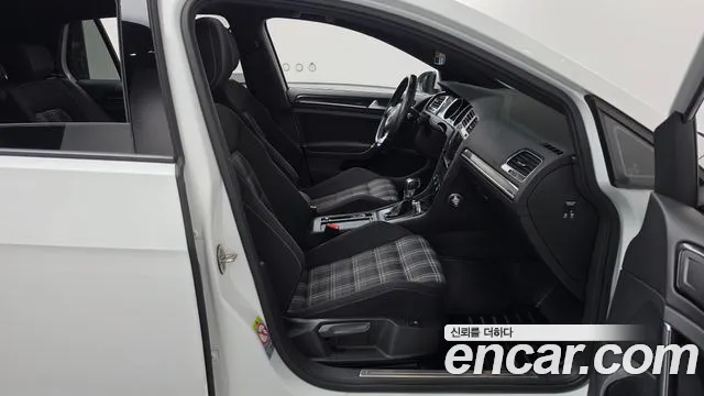Volkswagen Golf Sportsvan 2016 thumb 11