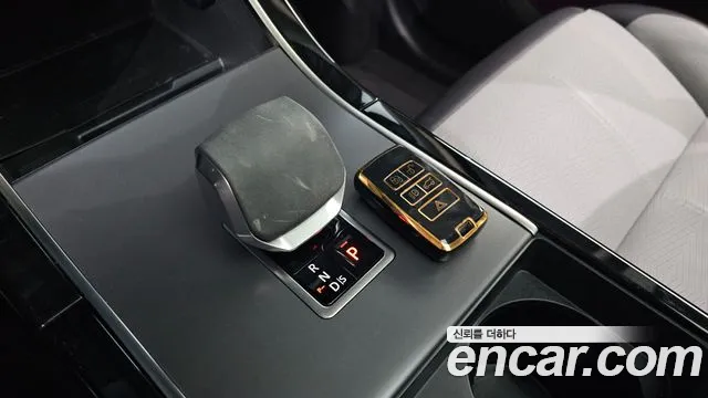 Land Rover Range Rover Velar 2024 thumb 9