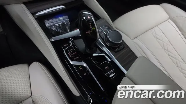 BMW 5-Series 2021 thumb 9