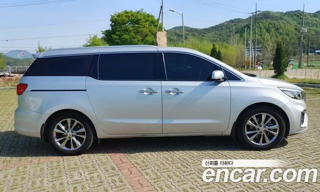 Kia Carnival 2018 thumb 4