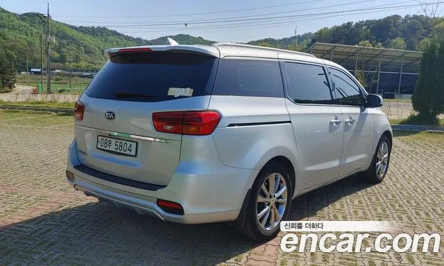 Kia Carnival 2018 thumb 5