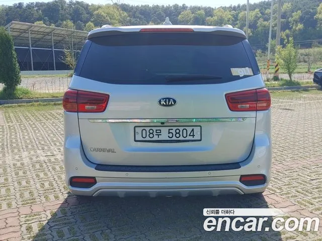 Kia Carnival 2018 thumb 6