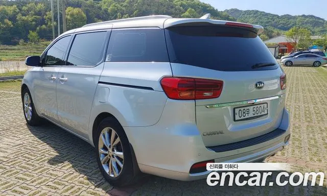 Kia Carnival 2018 thumb 7