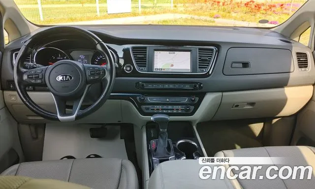 Kia Carnival 2018 thumb 10