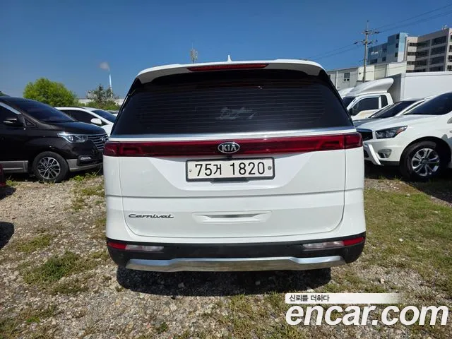 Kia Carnival 2021 thumb 4