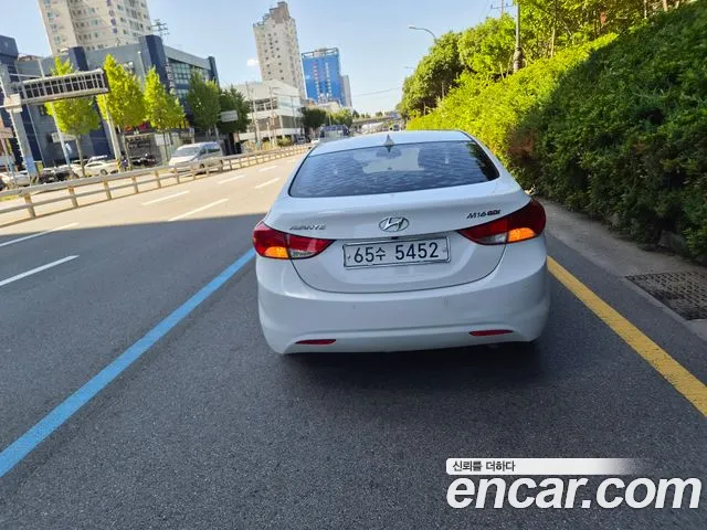 Hyundai Avante 2010 thumb 2