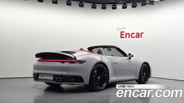 Porsche 911 2020 thumb 2
