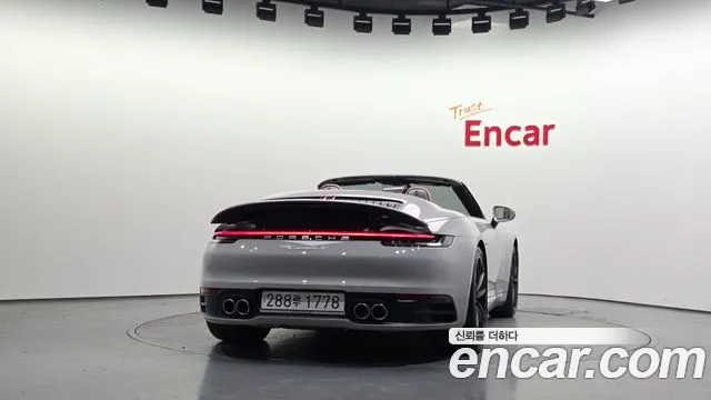 Porsche 911 2020 thumb 4