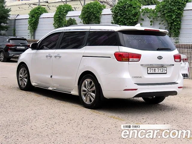 Kia Carnival 2014 thumb 2