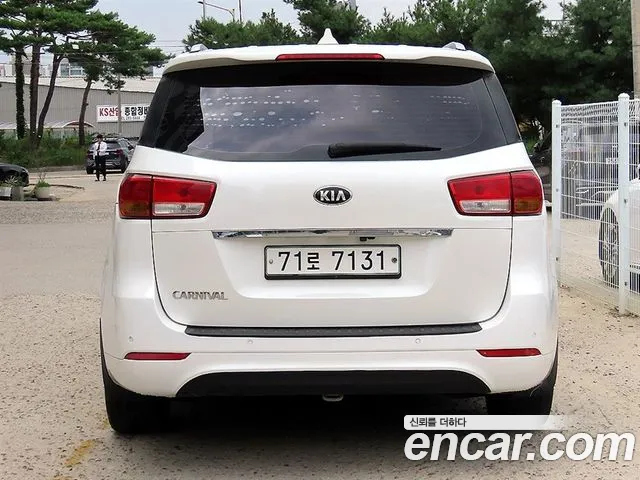 Kia Carnival 2014 thumb 4