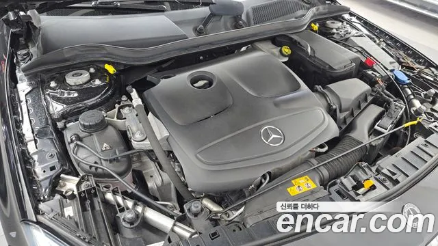 Mercedes-Benz GLA 2018 thumb 6
