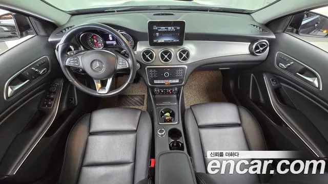 Mercedes-Benz GLA 2018 thumb 7