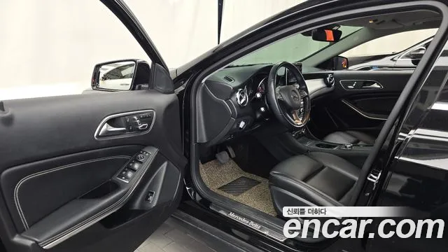 Mercedes-Benz GLA 2018 thumb 10
