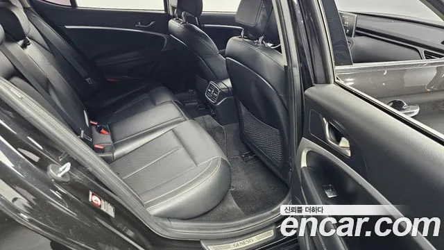 Genesis G70 2019 thumb 11
