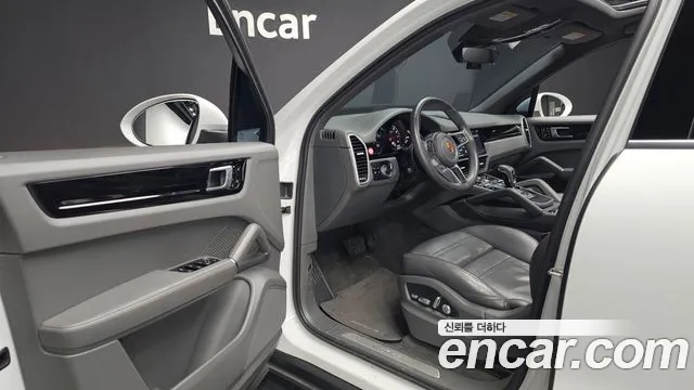 Porsche Cayenne 2019 thumb 10