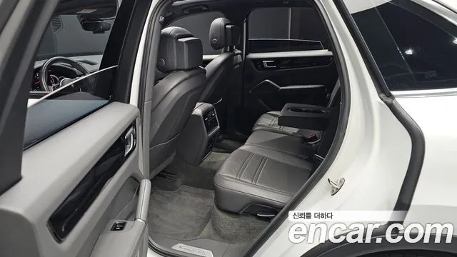 Porsche Cayenne 2019 thumb 12