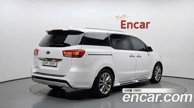 Kia Carnival 2015 thumb 2