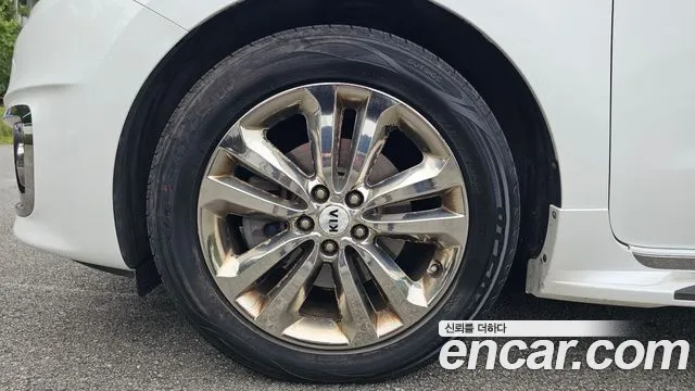Kia Carnival 2015 thumb 5