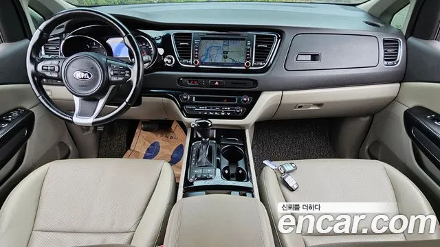 Kia Carnival 2015 thumb 7