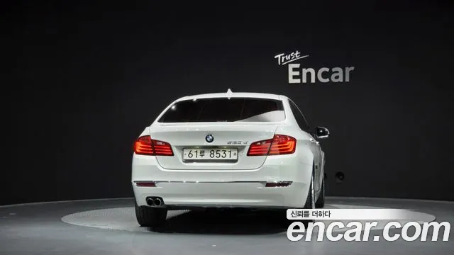 BMW 5-Series 2015 thumb 4