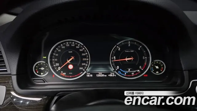BMW 5-Series 2015 thumb 8