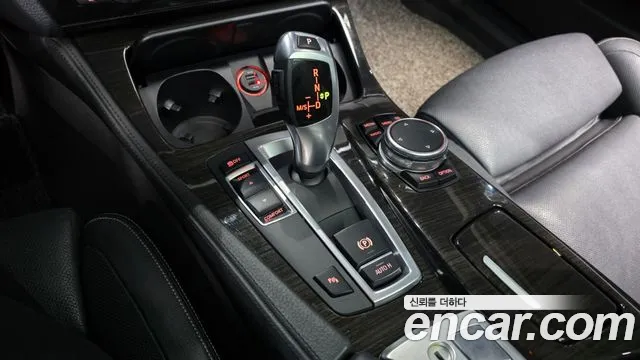 BMW 5-Series 2015 thumb 9