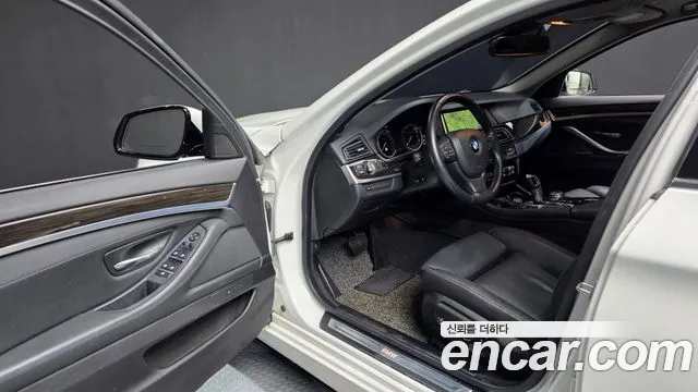 BMW 5-Series 2015 thumb 10