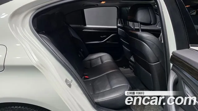 BMW 5-Series 2015 thumb 12