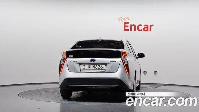 Toyota Prius 2018 thumb 4