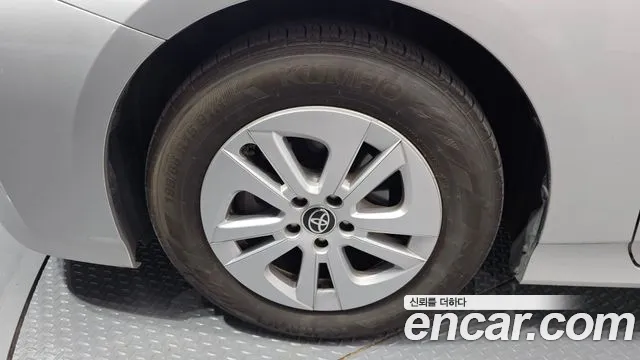 Toyota Prius 2018 thumb 5