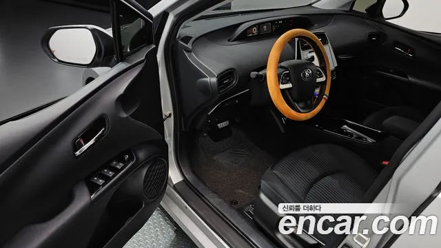Toyota Prius 2018 thumb 10