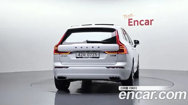 Volvo XC60 2019 thumb 3
