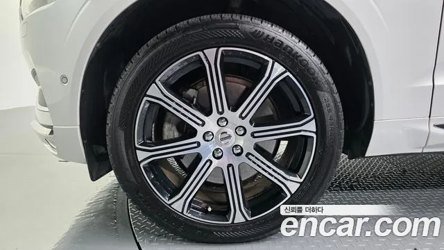 Volvo XC60 2019 thumb 4