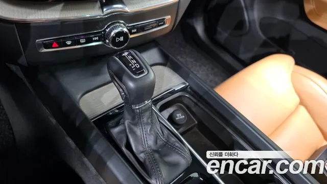 Volvo XC60 2019 thumb 8