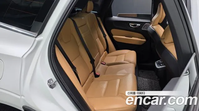 Volvo XC60 2019 thumb 10
