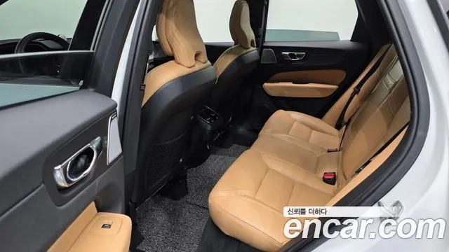 Volvo XC60 2019 thumb 11