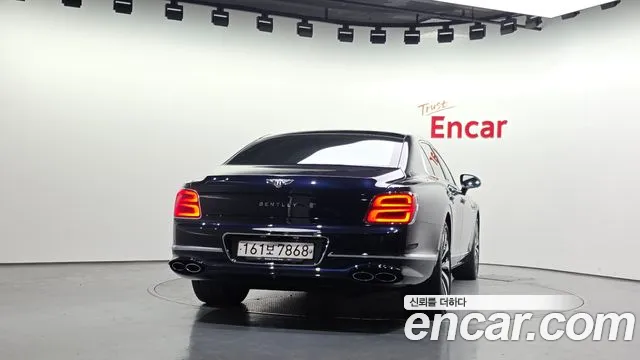 Bentley Flying Spur 2023 thumb 4